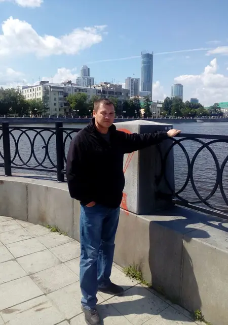 Я Владислав, 47, из Екатеринбурга, ищу знакомство для общения