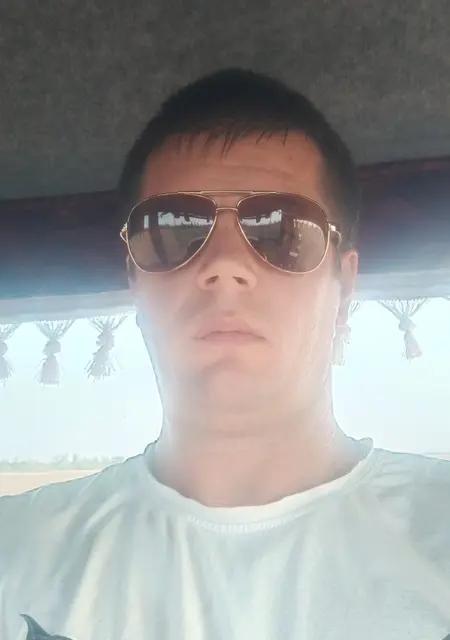 Александр из Зверева, ищу на сайте приятное времяпровождение