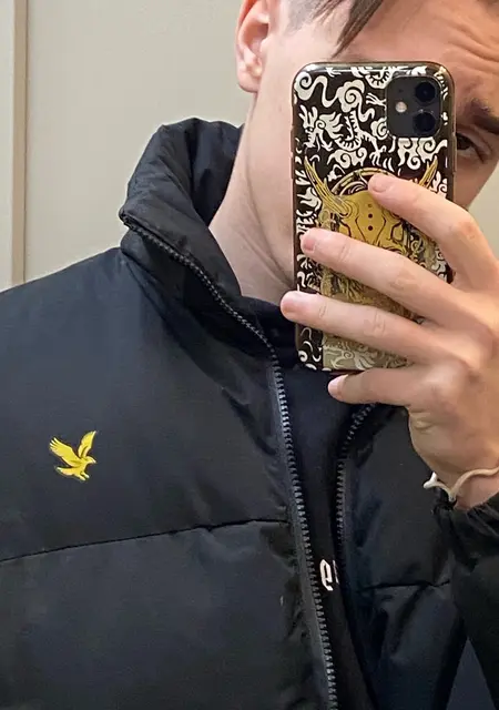 Я Михаил, 18, из Железнодорожного, ищу знакомства на одну ночь