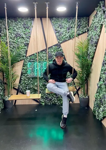 Артём из Архипо-Осиповки, мне 27, познакомлюсь без обязательств