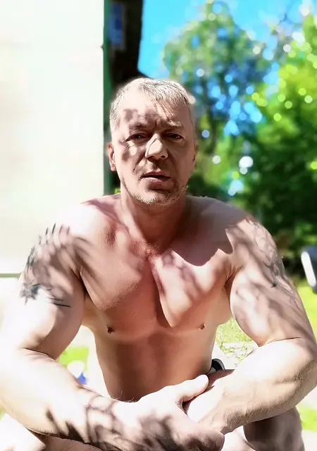 Денис из Щелково, мне 51, познакомлюсь на одну ночь