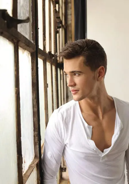 Ким из Санкт-Петербурга, мне 22, познакомлюсь на одну ночь