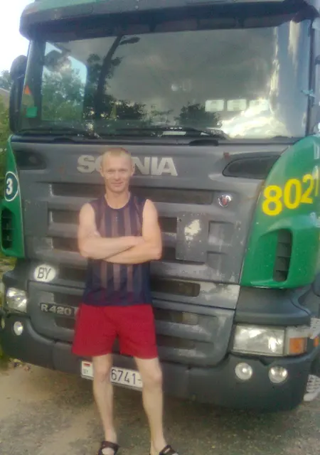 Я Саша, 38, из Слонима, ищу знакомства на одну ночь