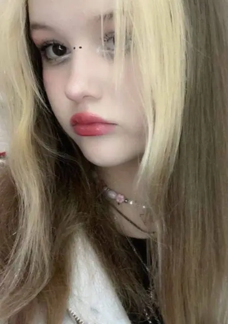 Я Сонечка, 27, из Норильска, ищу знакомства без обязательств