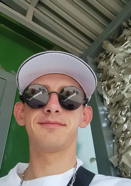 Захарий из Симферополя, ищу на сайте приятное времяпровождение