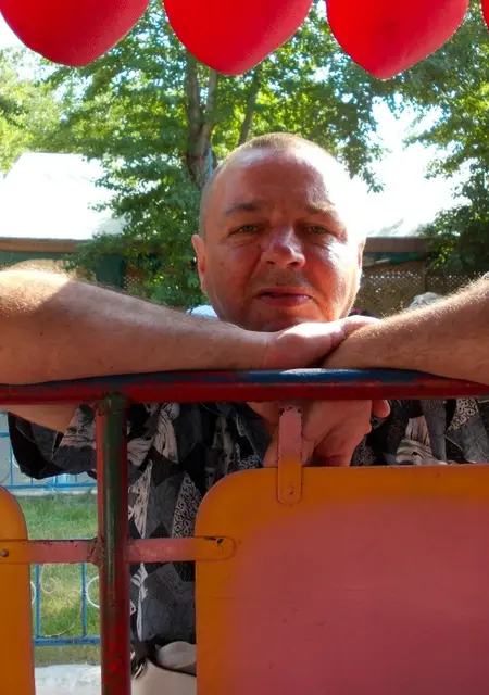 Я Александр, 60, из Омска, ищу знакомства без обязательств