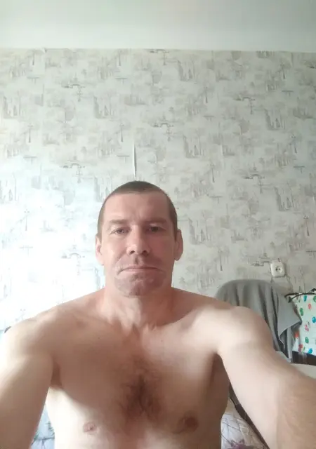 Я Дмитрий, 42, из Омска, ищу знакомство для постоянных отношений