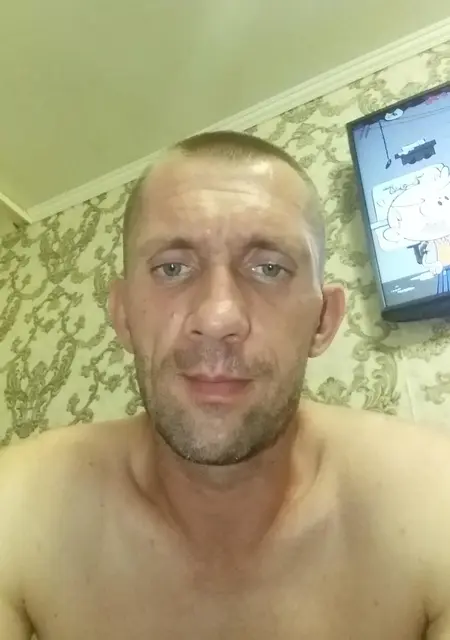 Я Виктор, 41 років з Києва, шукаю знайомства без зобов'язань