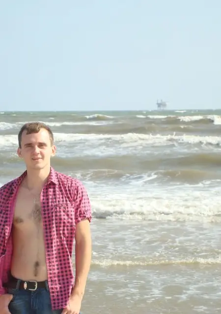 Dmitri из Сургута, мне 41, познакомлюсь для приятного времяпровождения