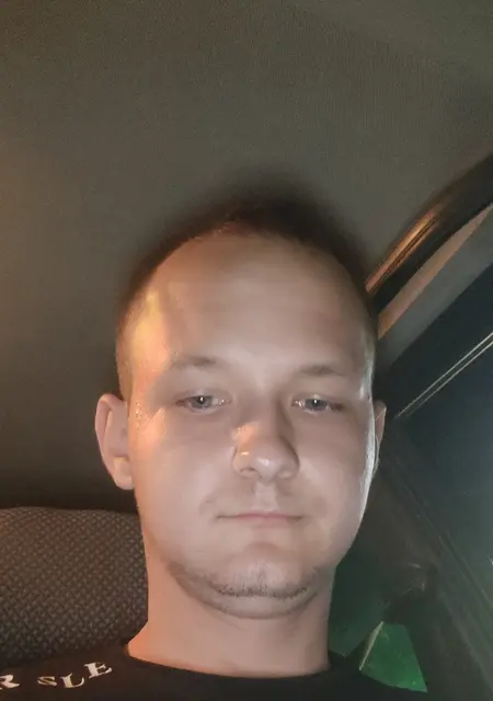 Я Артём, 23, из Трубчевска, ищу знакомства без обязательств