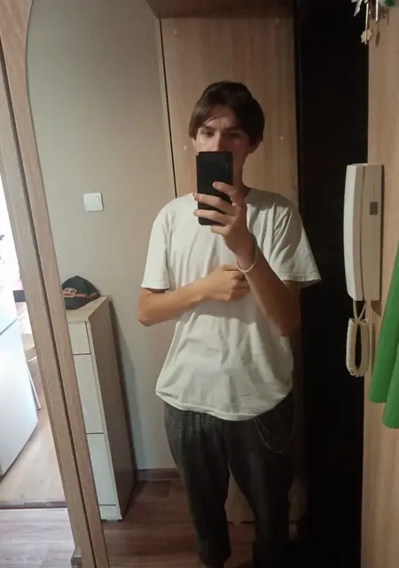 Я Женя, 21, из Магнитогорска, ищу знакомства без обязательств