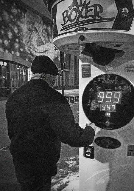 Александр из Кургана, мне 26, познакомлюсь без обязательств