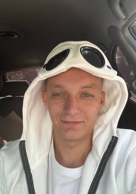 Артем из Кирова, ищу на сайте знакомства на одну ночь