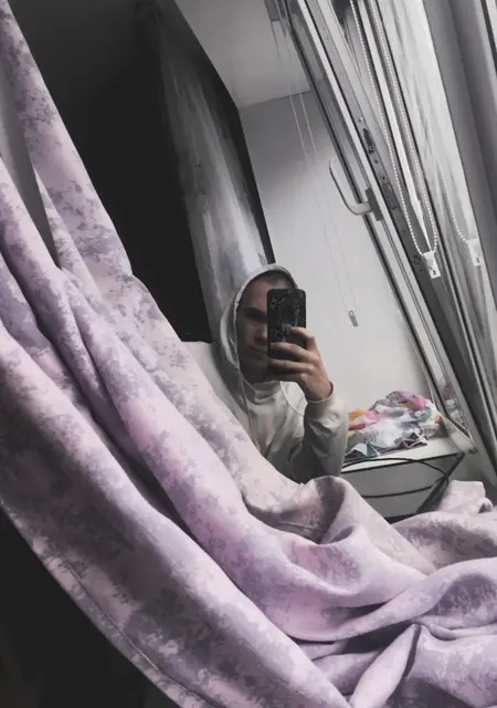 Я Павел, 19, из Москвы, ищу знакомство для постоянных отношений