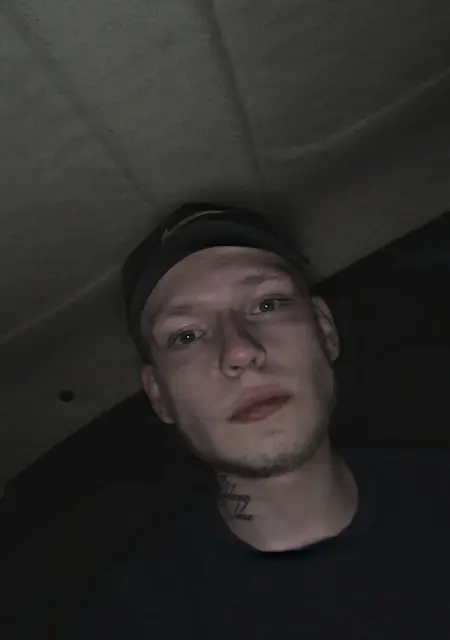 Никита из Брянска, ищу на сайте знакомства на одну ночь