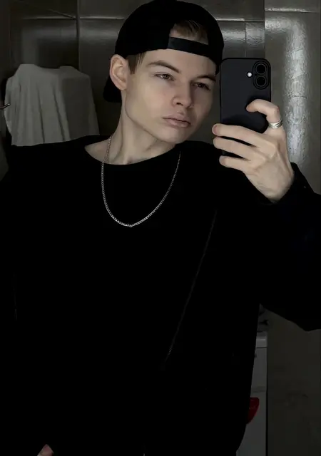 Марк из Санкт-Петербурга, ищу на сайте знакомства на одну ночь