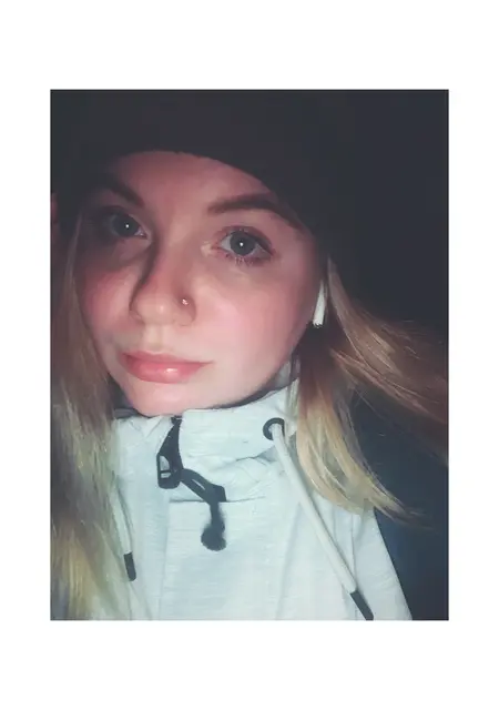 Карина из Апатитов, ищу на сайте постоянные отношения