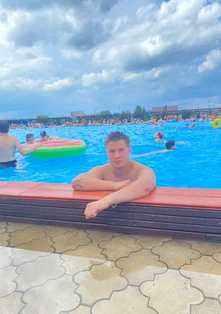 Я Fet, 23, знакомлюсь на одну ночь в Нижневартовске