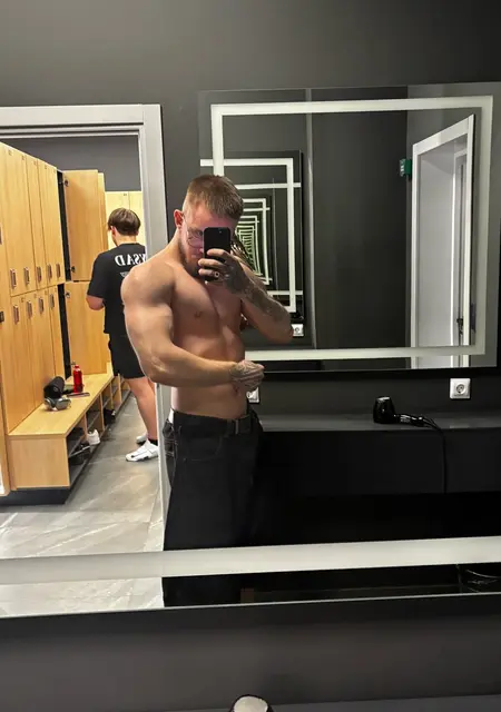 Я Артем, 19, из Старого Оскола, ищу знакомство для общения