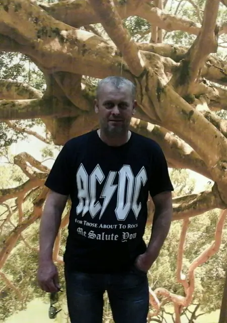 Я Максим, 51, из Владивостока, ищу знакомства без обязательств