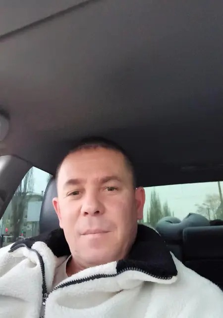 Я Олег, 44, из Екатеринбурга, ищу знакомство для приятного времяпровождения