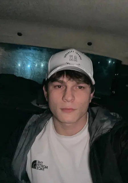 Mura из Евпатории, мне 25, познакомлюсь для общения