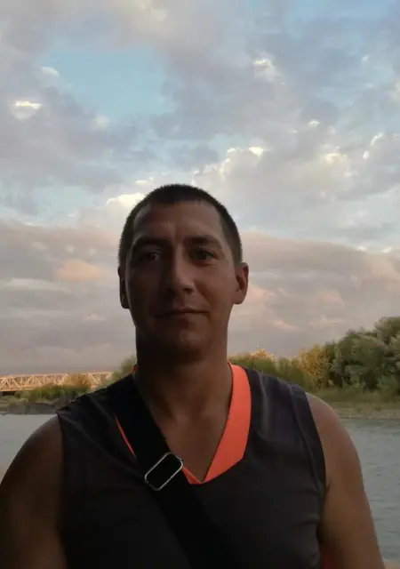 Андрей из Семидесятки, ищу на сайте знакомства без обязательств