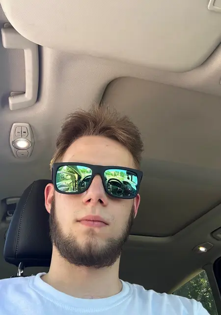 Саша из Междуреченска, мне 20, познакомлюсь без обязательств