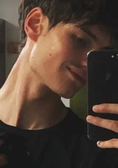 Денис из Набережных Челнов, мне 18, познакомлюсь без обязательств