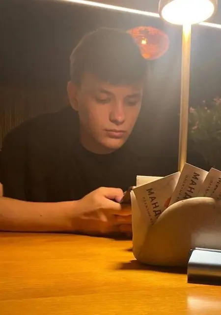Я Тимофей, 21, из Санкт-Петербурга, ищу знакомство для приятного времяпровождения