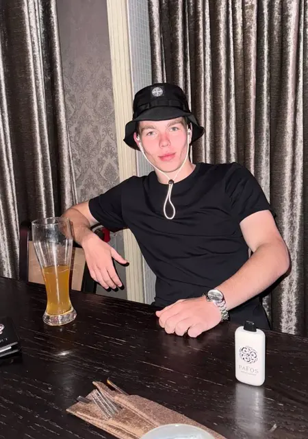 Илья из Ростова-на-Дону, мне 18, познакомлюсь без обязательств