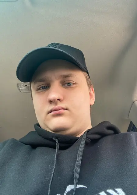 Я Слава, 23, из Благовещенска, ищу знакомство для открытые отношения