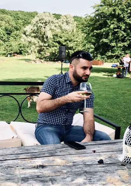 Я Артём, 32, из Пятигорска, ищу знакомство для приятного времяпровождения