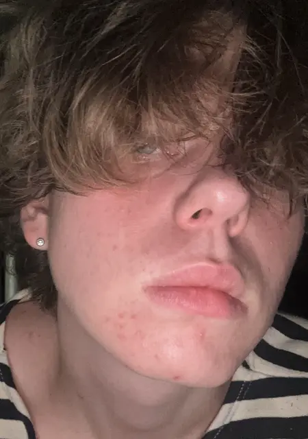 Я Дима, 18, из Ростова-на-Дону, ищу знакомство для приятного времяпровождения