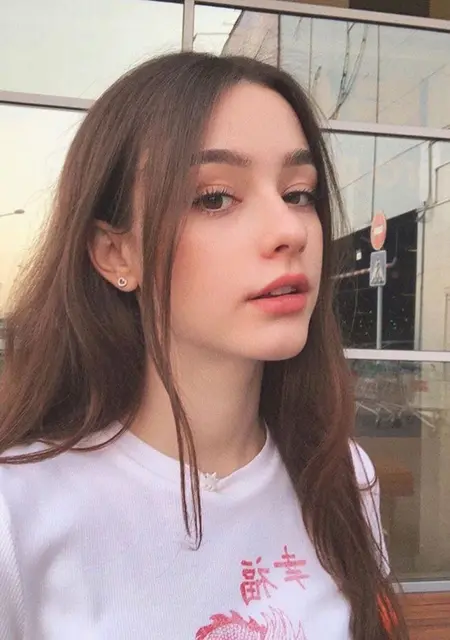 Я Алина, 23, из Саратова, ищу знакомство для дружбы