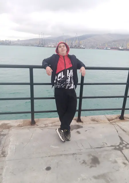 Я Роман, 20, знакомлюсь без обязательств в Новороссийске