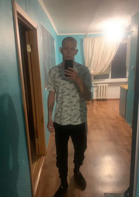 Я Aleksei, 22, из Крымска, ищу знакомства на одну ночь