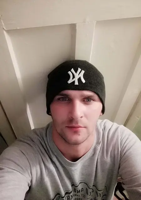 Денис из Тулы, мне 37, познакомлюсь для приятного времяпровождения