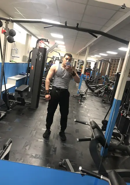 Роман из Мурино, мне 29, познакомлюсь на одну ночь