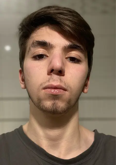 Я Карен, 18, из Калининграда, ищу знакомства без обязательств