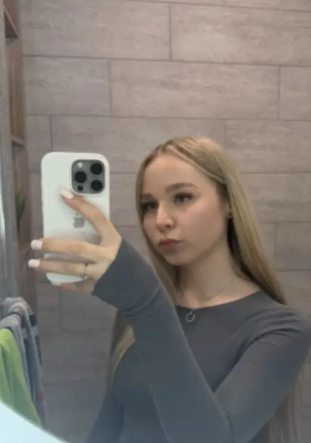 Кристинка из Санкт-Петербурга, мне 18, познакомлюсь для открытые отношения
