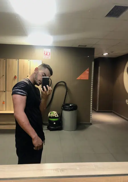 Mehdiii из Барселоны, ищу на сайте приятное времяпровождение