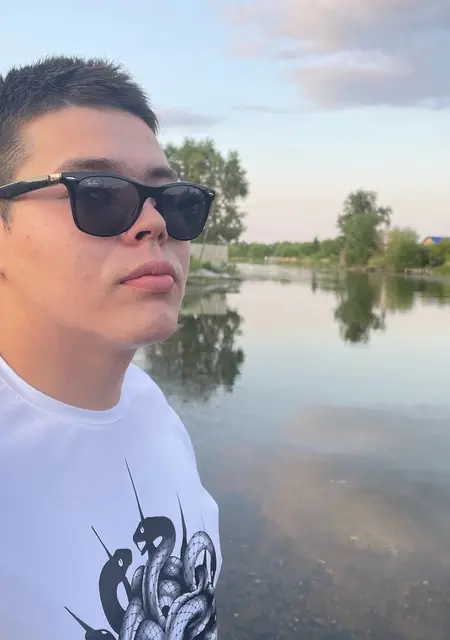 Artur из Озерска, мне 24, познакомлюсь на одну ночь