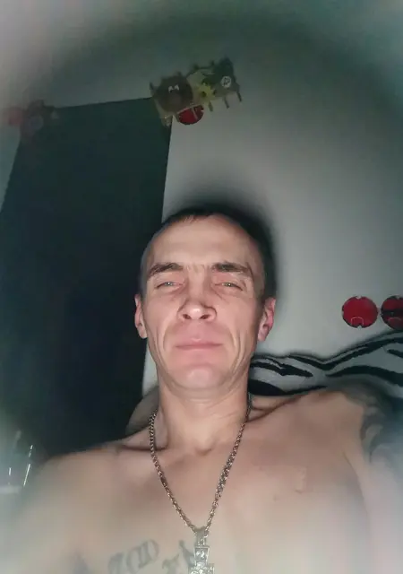 Я Денис, 44, из Искитима, ищу знакомства на одну ночь