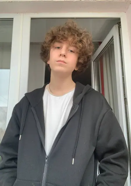 Я Реваль, 21, знакомлюсь без обязательств в Нижнекамске