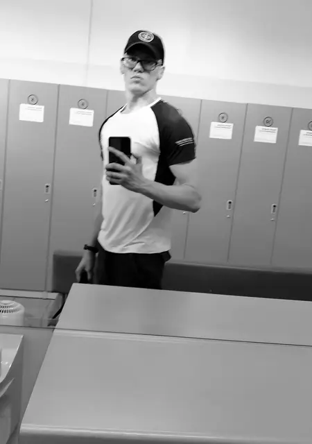 Я Максим, 27, знакомлюсь на одну ночь в Калуге