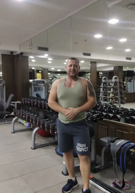 Я Артём, 38, из Сызрани, ищу знакомства на одну ночь