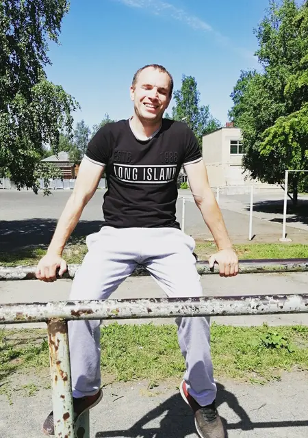 Я Денис, 39, из Петрозаводска, ищу знакомство для приятного времяпровождения