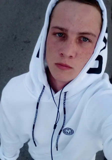 Я Алексей, 27, из Пятигорска, ищу знакомства без обязательств