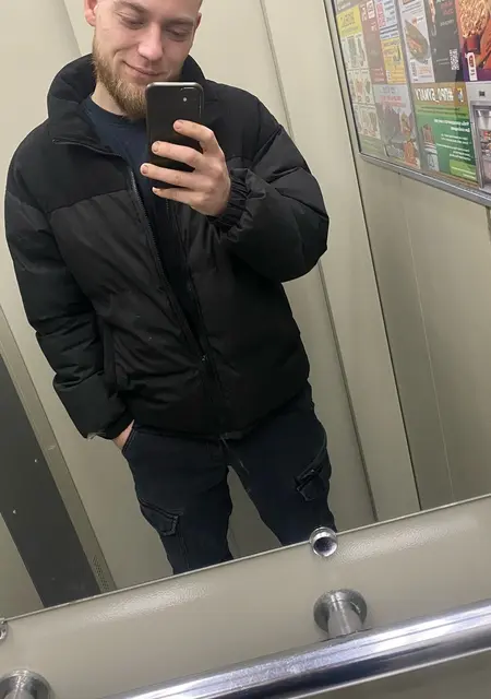 Я Дмитрий, 28, знакомлюсь для приятного времяпровождения в Нижневартовске